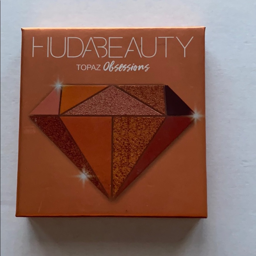 Huda Beauty Topaz Obsessions eyeshadow palette